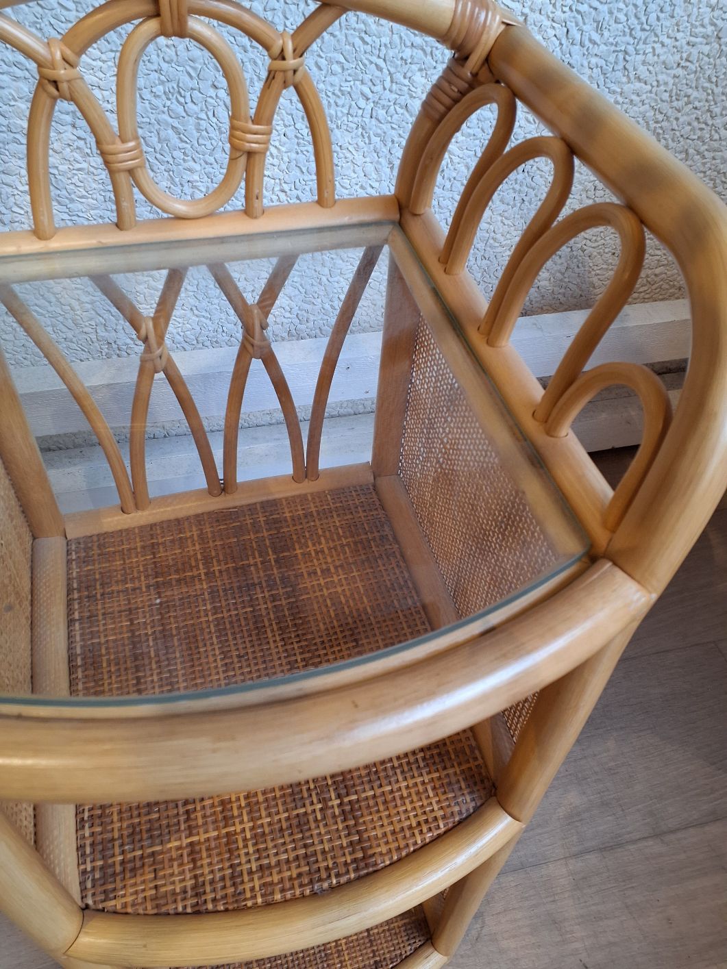 1 rattan sidebord